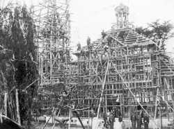 Строительство Тоёхасского Матфеевского храма. Сборка каркаса, фото 3 июня 1913 г.