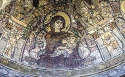 Богородица кормящая Богомладенца. Фреска ок. V-VII вв. Северная апсида Красного монастыря близ Сохага, Египет.