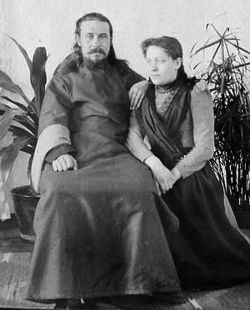 Иерей Александр Адрианов с супругой Александрой. Фото