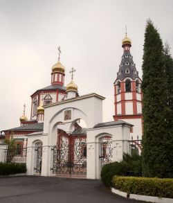 Храм в честь Грузинской иконы Божией Матери в селе Якшино. Фото с сайта Чеховского благочиния