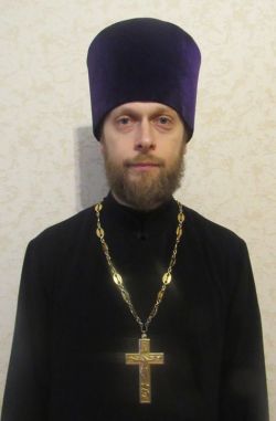 Священник Виктор Семенов