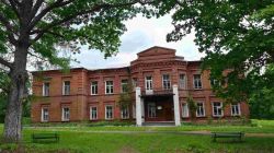 Школа С.А. Рачинского в Татево. Новое здание построено через год после смерти Рачинского в 1903 году.
