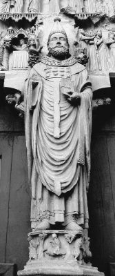 Каллист I, еп. Римский. Скульптура северного портала собора Нотр-Дам в Реймсе. 1220-30-е годы