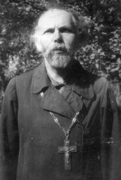 Иоанн Крещановский, священник церкви г. Артемовска, 1943 год. РГАКФД, 104991