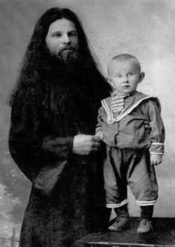 Священник Леонтий Клименко с сыном