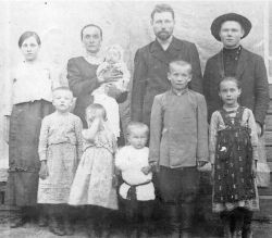 Колесников Иван Михайлович с семьей