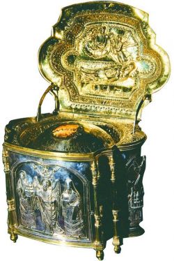 Ковчег с мощами прп. Иоанна Зихнийского (ризница монастыря св. Иоанна Предтечи близ Серр)