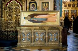Рака с мощами прп. Максима Грека в Успенском соборе Свято-Троицкой Сергиевой лавры