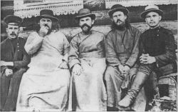 Братья Гиляревские, предположительно 1908-1910 год. Слева направо: Александр, Иоанн, Дмитрий, Вячеслав, Андрей.