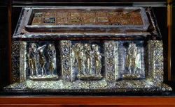 Реликварий с мощами свт. Исидора, еп Севильского (ок. 1063 г.). Церковь Сан-Исидоро. Леон, Испания