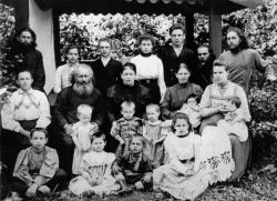 Свящ. Аверкий Северовостоков в кругу семьи, 1902 год