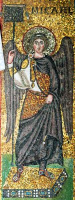 Архистратиг Михаил. Мозаика в церкви Сант-Апполинаре-ин-Классе в Равенне (ок. 549 г.)